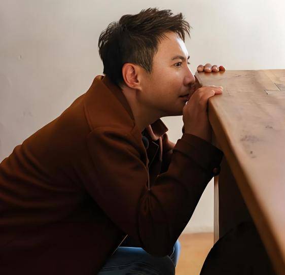 位演员排行榜周星驰却不在榜单之中！开元棋牌app中国非常有钱的10(图2)